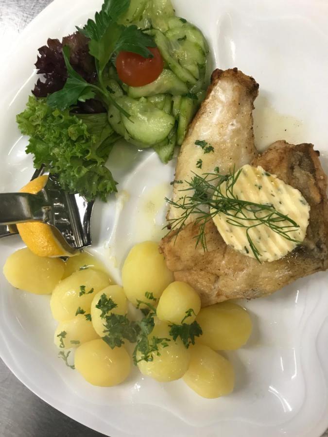 Hotel Alt-Karow ベルリン エクステリア 写真