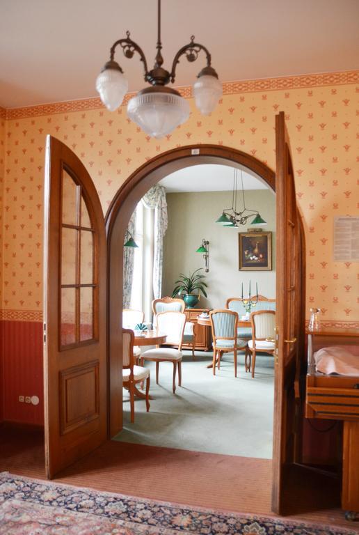 Hotel Alt-Karow ベルリン エクステリア 写真