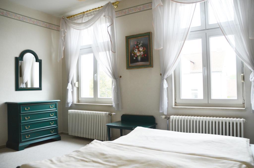 Hotel Alt-Karow ベルリン エクステリア 写真