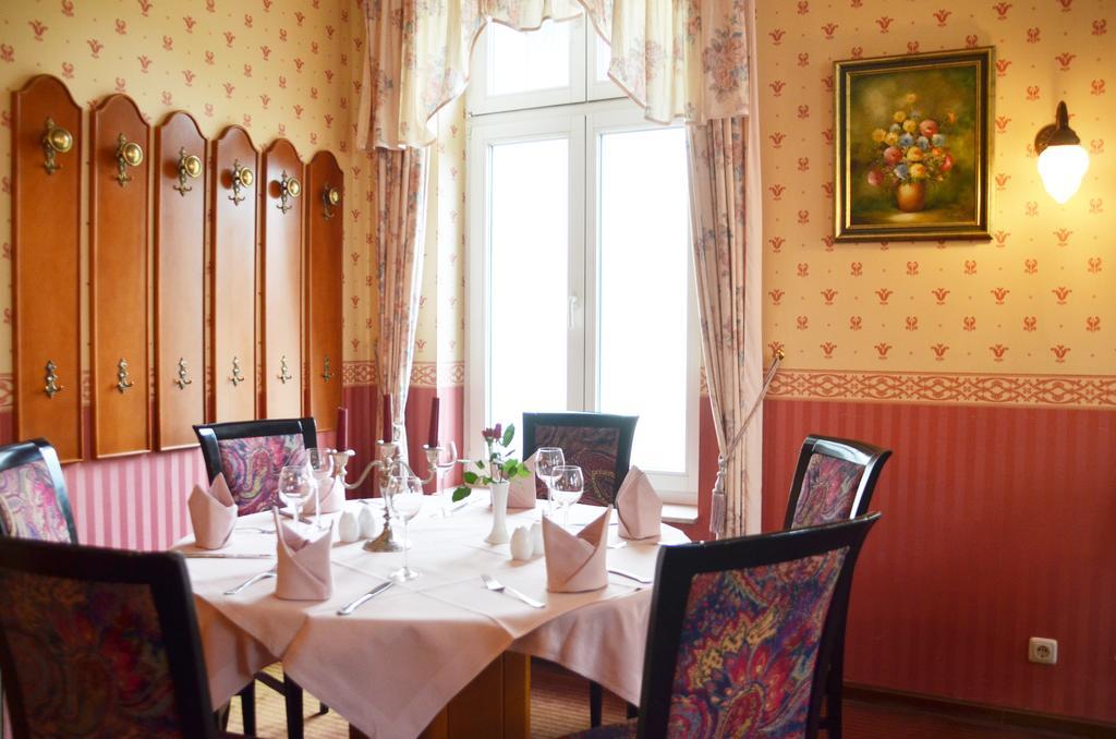 Hotel Alt-Karow ベルリン エクステリア 写真